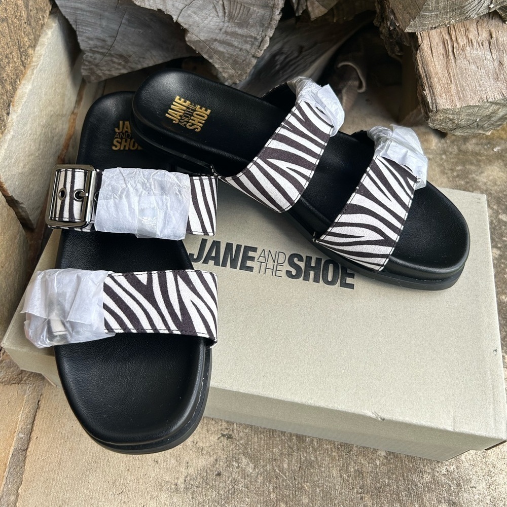 JANE AND THE SHOE Black and White Zebra Sandals NWT Sz-6.5. P